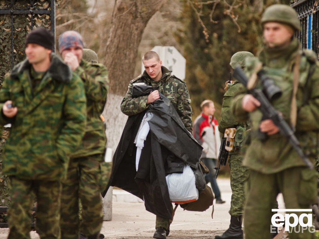 После аннексии Крыма более девяти тысяч украинских военных изменили присяге