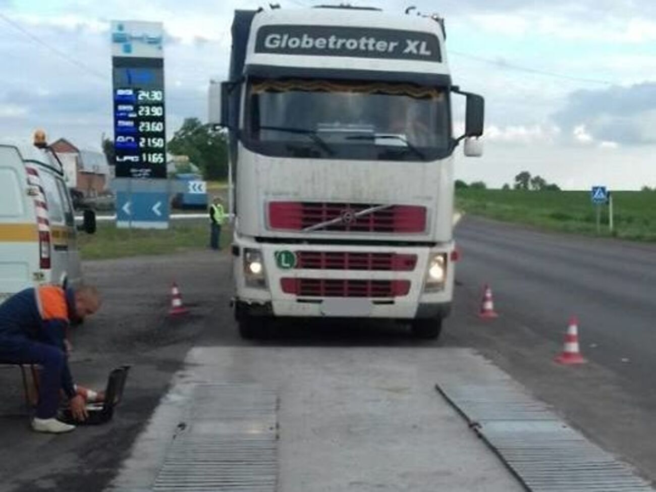 Водій фури віз понад 63 тонни вантажу при дозволених 40 тонн