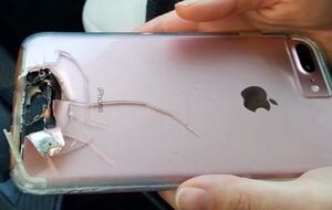 Рожевий iPhone зупинив кулю