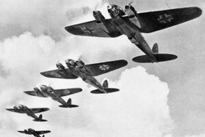 Хорошунова: Пока написала эти несколько строк, началась непрерывная канонада. Стреляют все пушки, расположенные возле нас