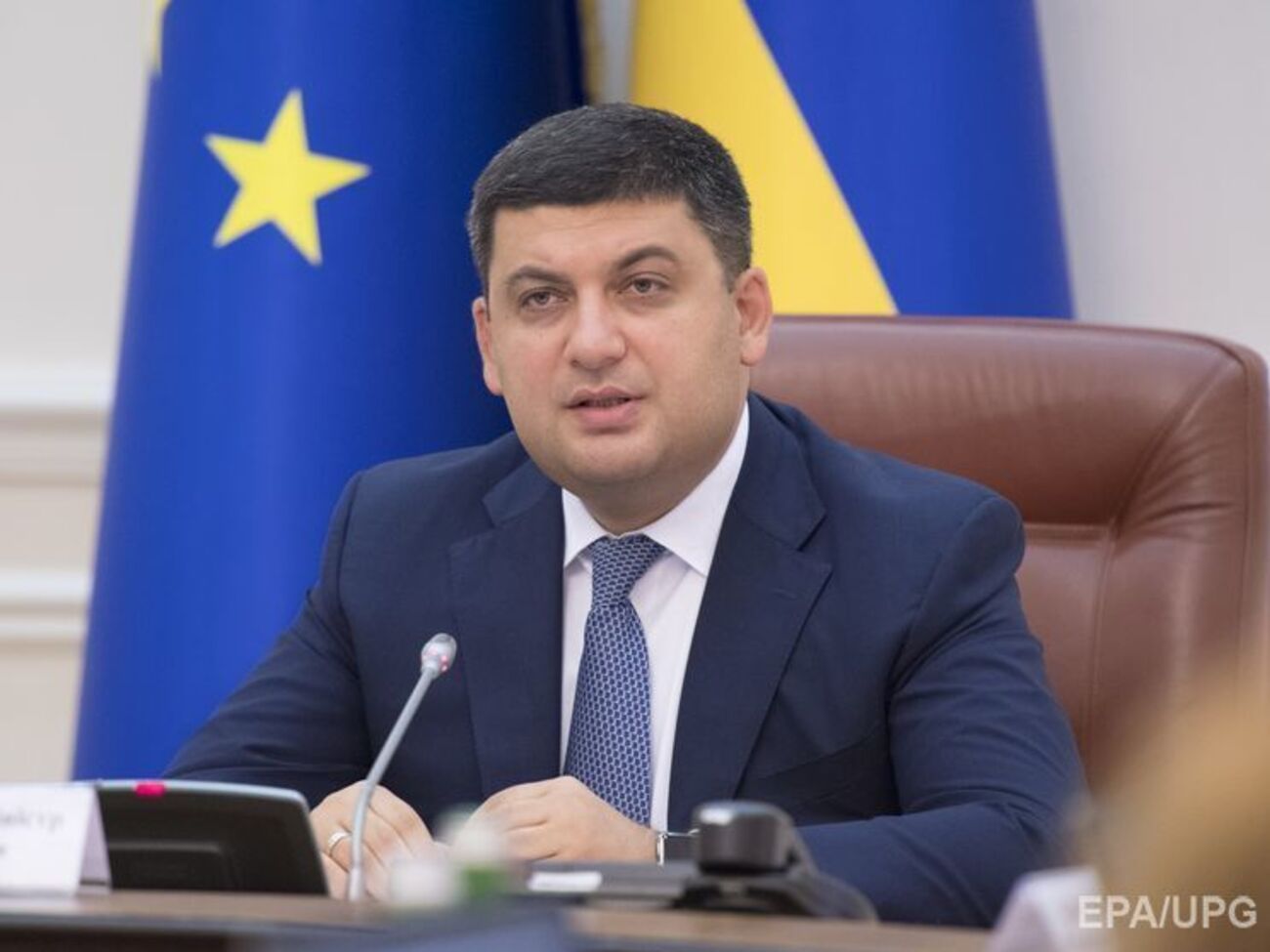 Гройсман заявил, что Порошенко намерен подписать документ до начала следующей недели
