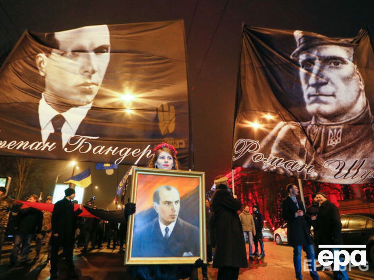 Укази третього президента України Віктора Ющенка про надання звання Героїв України Бандері і Шухевичу скасували 2011 року