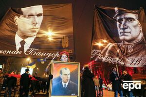 Укази третього президента України Віктора Ющенка про надання звання Героїв України Бандері і Шухевичу скасували 2011 року