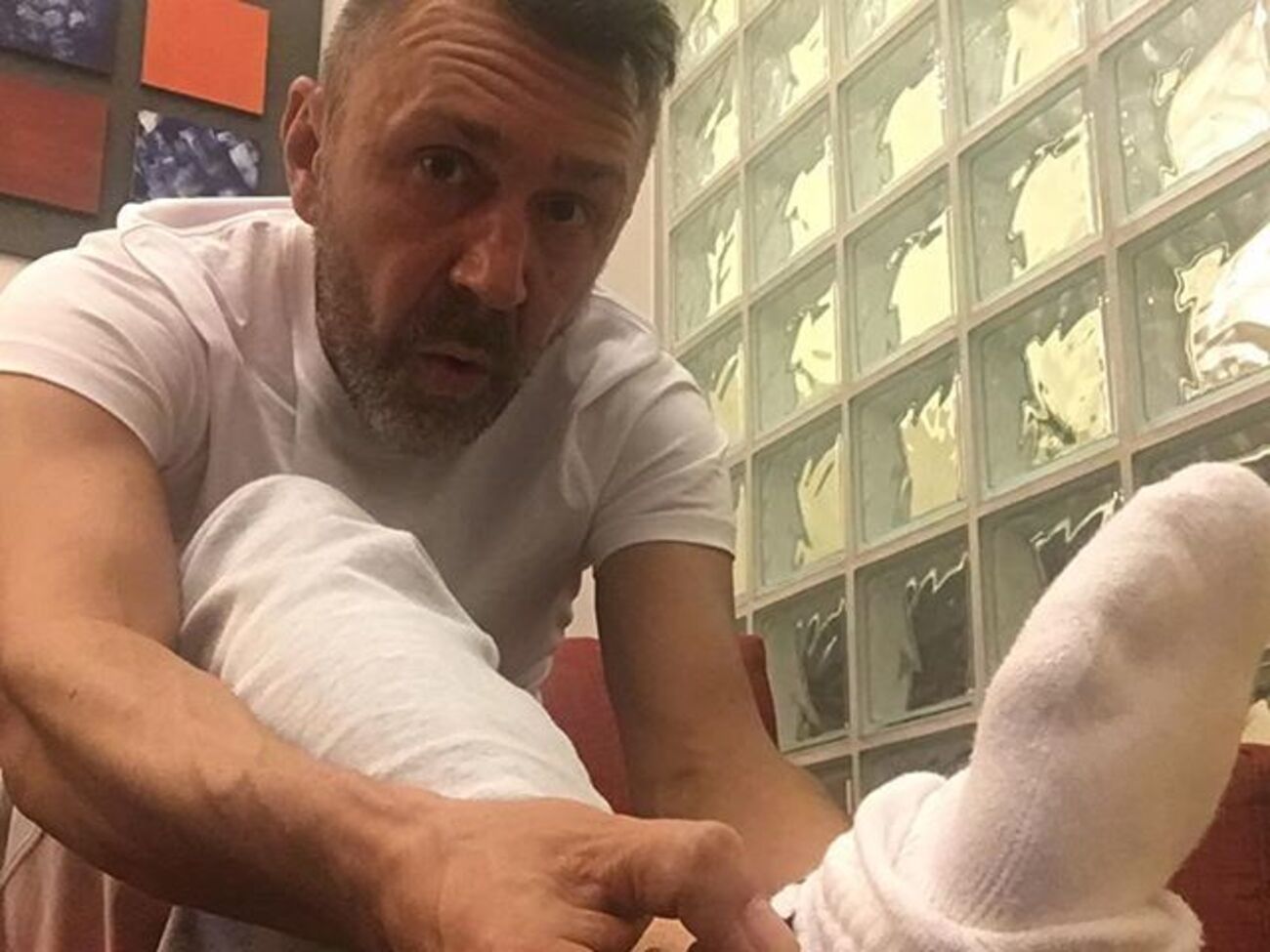 Шнуров:&nbsp;В гастролях, помимо концертов, у меня появилось еще одно дельце. "Главный котик страны"