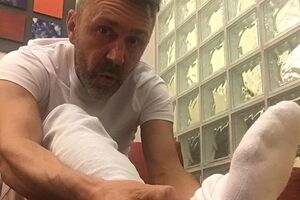 Шнуров: В гастролях, помимо концертов, у меня появилось еще одно дельце. "Главный котик страны"