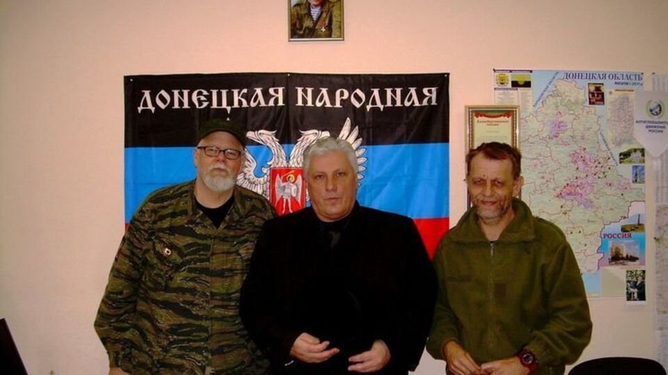 Романа Манекіна (у центрі) схопили бойовики