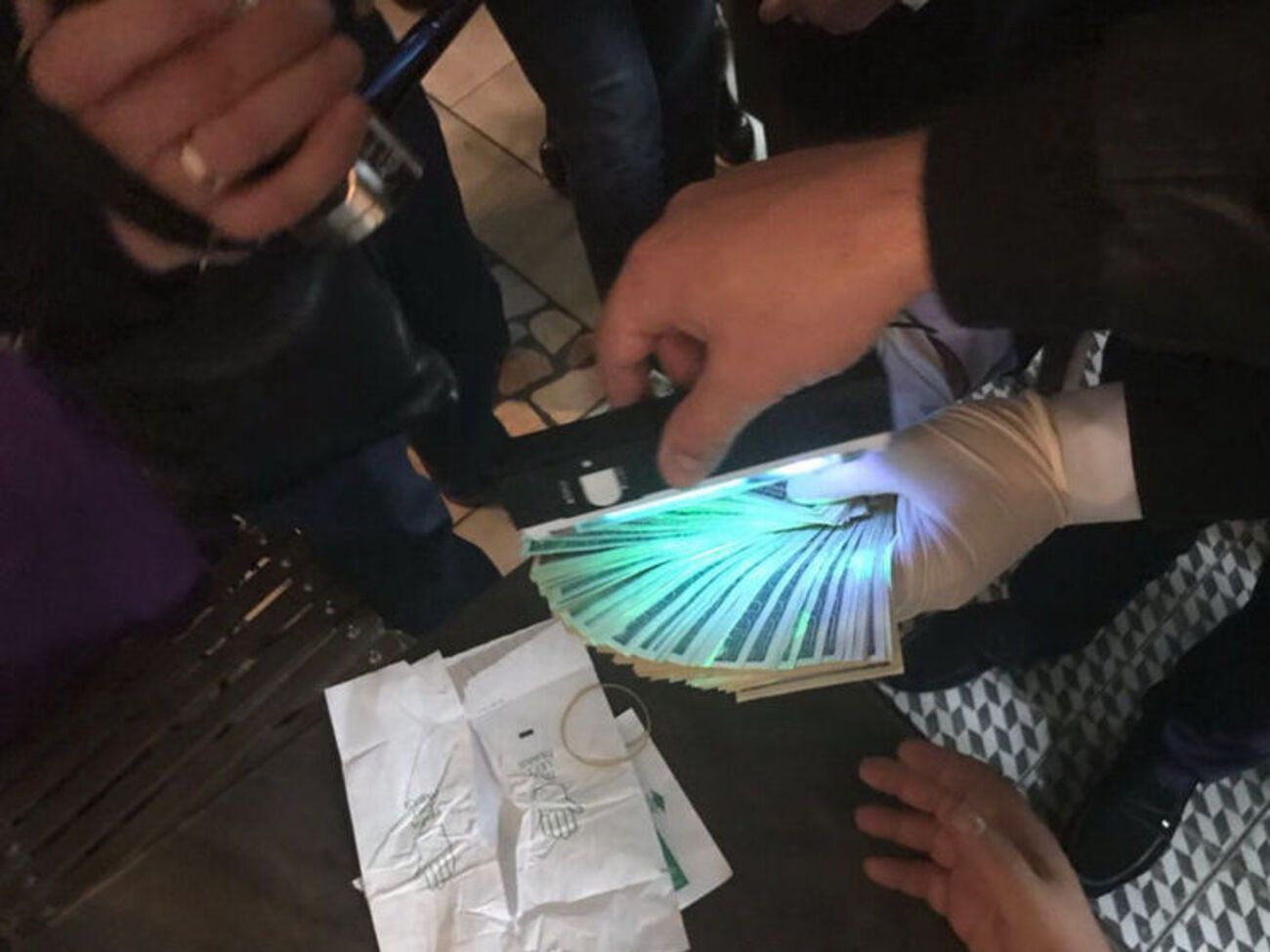 Руководителя отдела одесской дирекции "Укрпошти" задержали при получении оплаты за первый месяц аренды