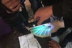 Руководителя отдела одесской дирекции "Укрпошти" задержали при получении оплаты за первый месяц аренды