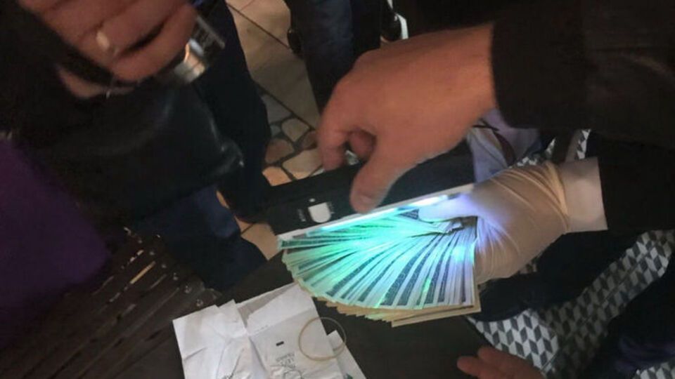 Керівника відділу одеської дирекції "Укрпошти" затримали під час отримання оплати за перший місяць оренди