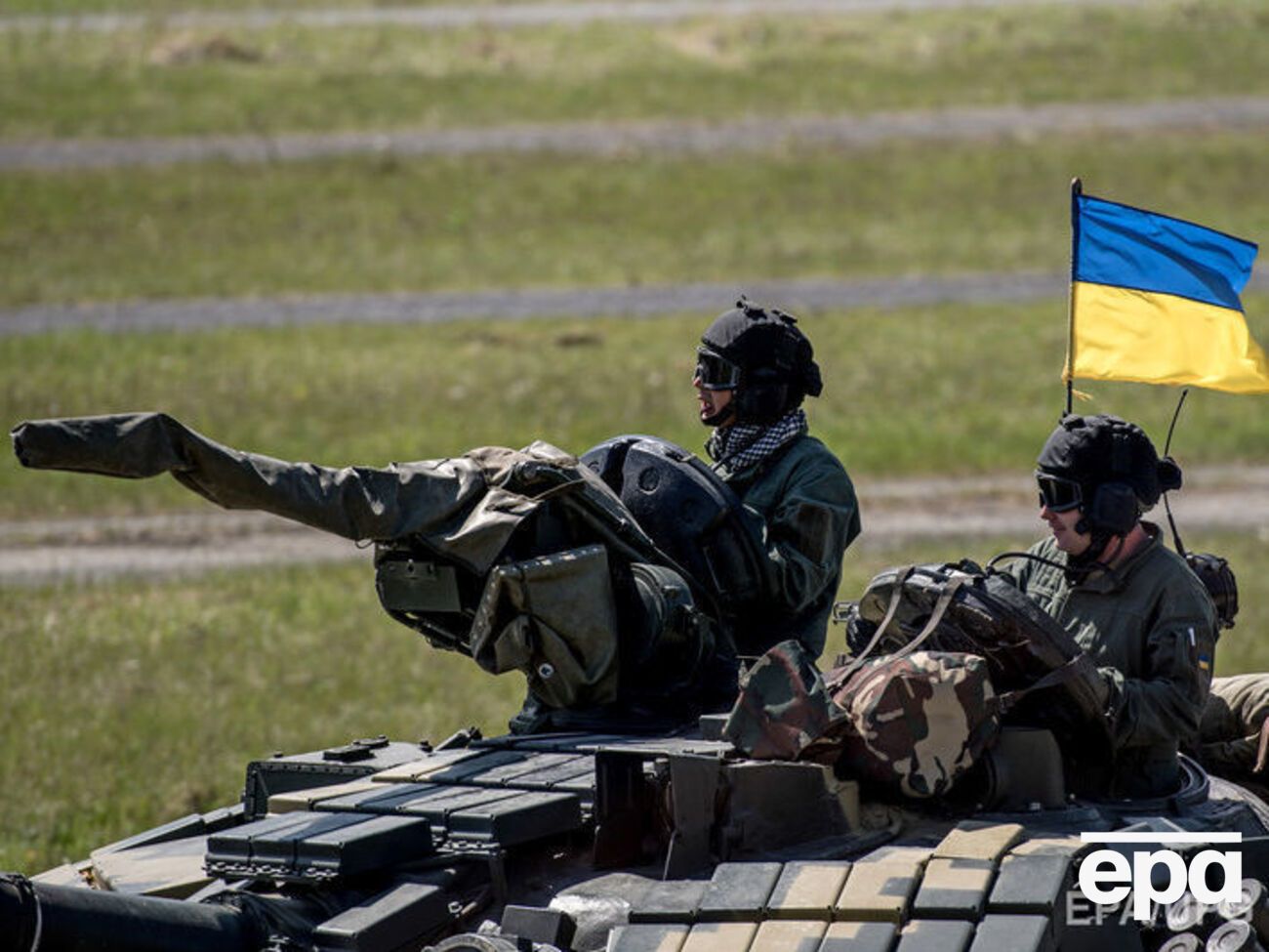 На востоке Украины 52% опрошенных сказали, что не готовы защищать страну с оружием в руках