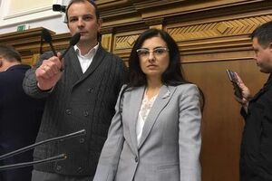 Депутаты от фракции "Самопоміч" блокировали трибуну ВР 5 октября