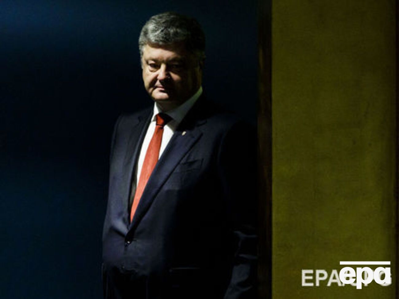 Законопроект Порошенка про відновлення суверенітету над Донбасом ухвалено у першому читанні