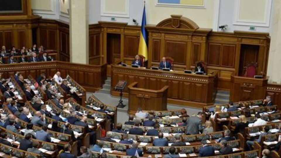 Депутаты подрались перед принятием законопроекта о восстановлении суверенитета на Донбассе