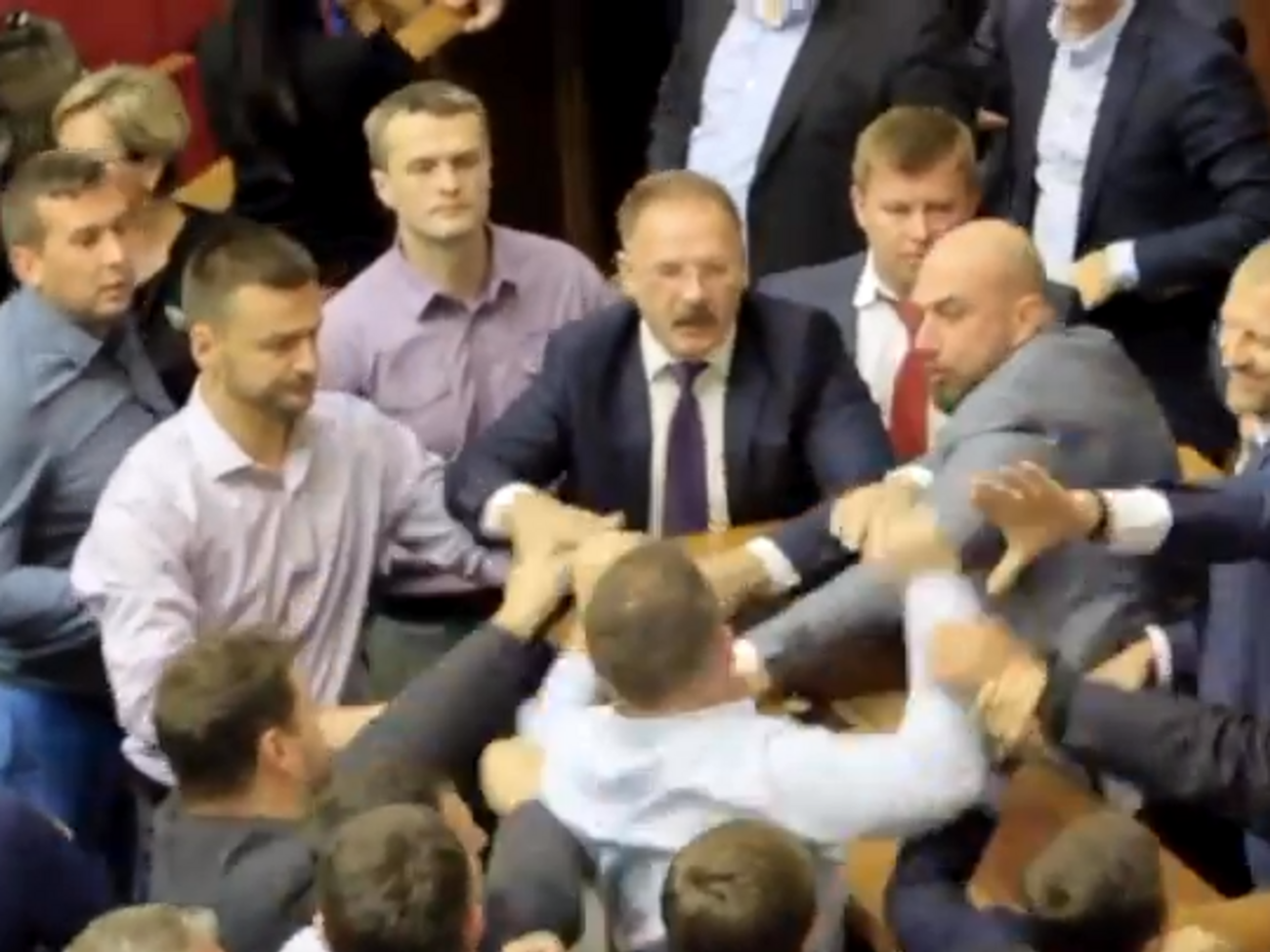 Нардеп Левченко подрался в Раде, а также поджег дымовую шашку