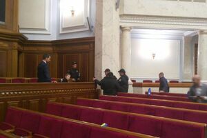 Слідчі приїжджали до Ради і вилучили залишки димової шашки