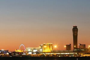 Аэропорт расположен менее чем в километре от отеля, из которого расстреливали людей