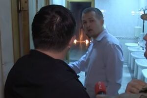 Нардепы не пускали в туалет охрану Рады