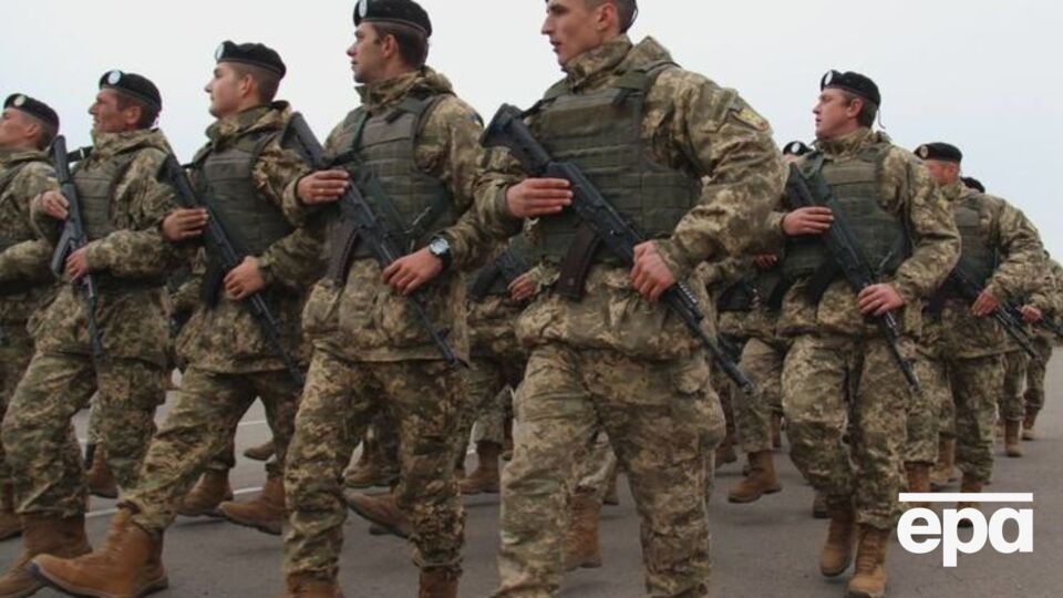 Підозрілого громадянина затримали військовослужбовці