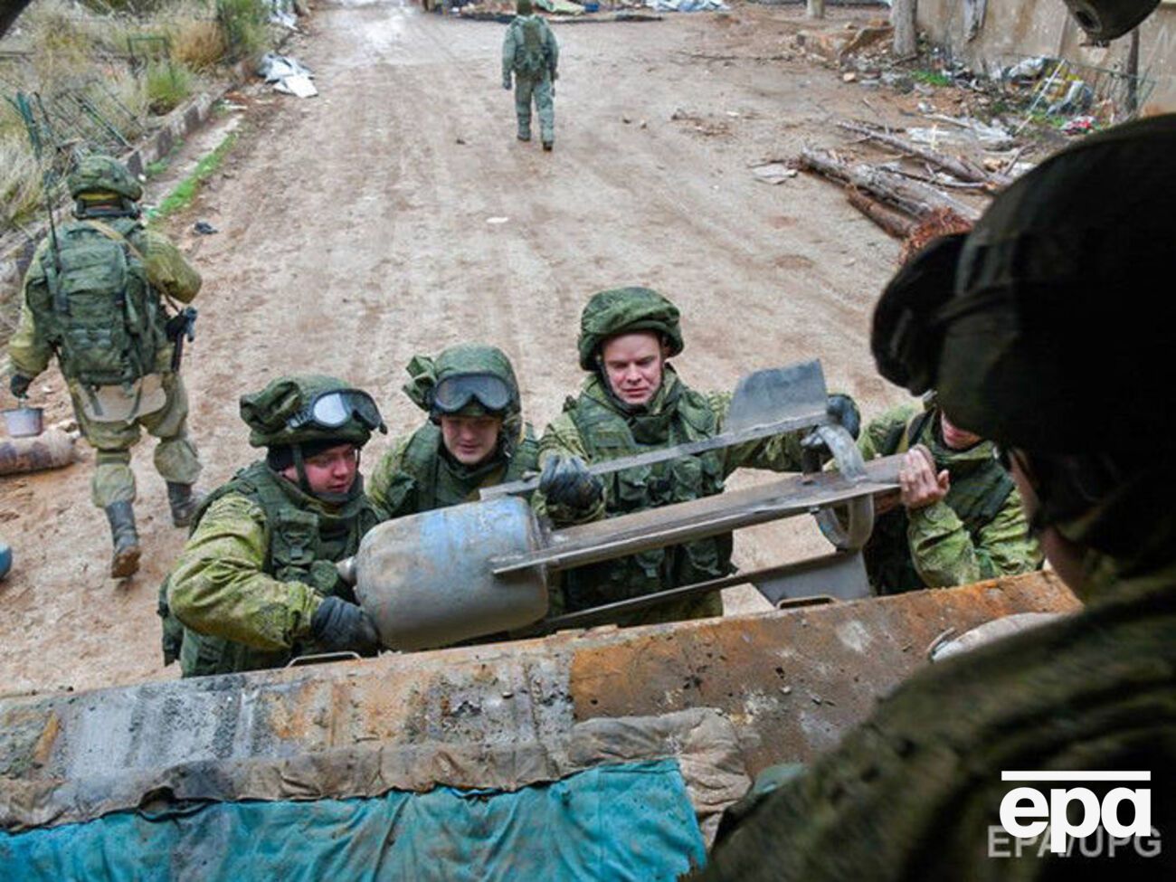 Знакомая российского наемника: Если обычных солдат просто берут и отправляют на войну, то вагнеровцы подготовлены "от и до"