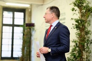 Волкер: Россия слишком далеко зашла с военным присутствием в Украине