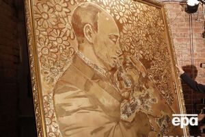 Картина "Золотой Путин", написанная российским художником к юбилею президента