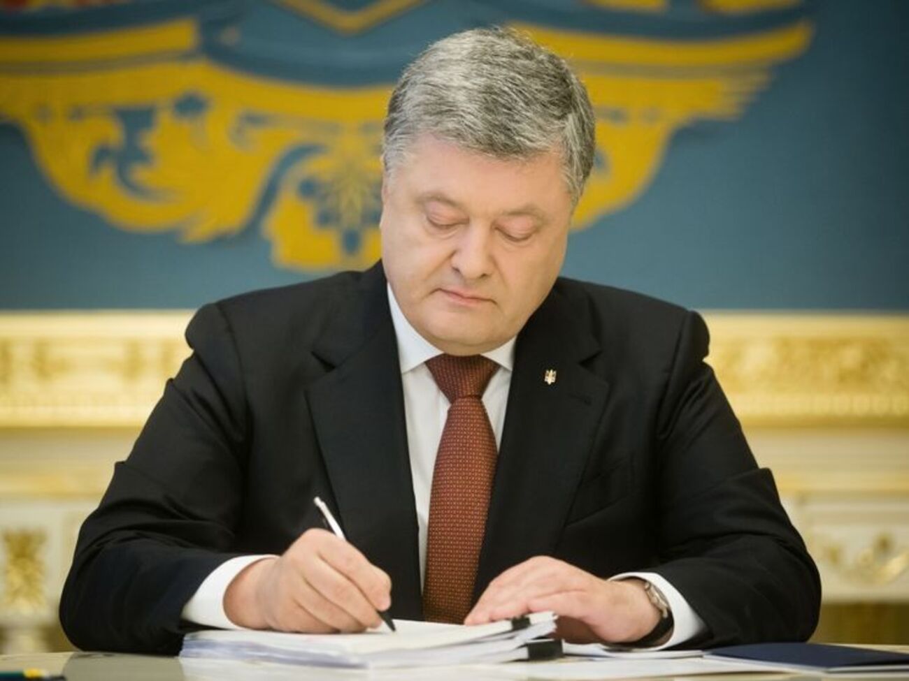 Порошенко надав чинності рішенню РНБО від 13 вересня