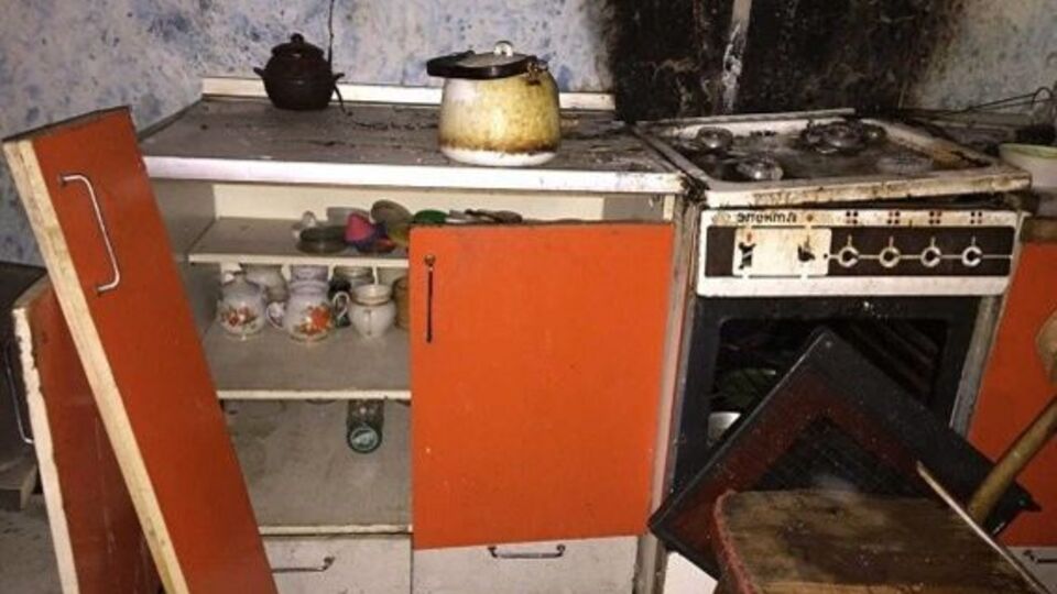 Правоохоронці зазначають, що сусіди давно скаржаться на господаря квартири, де прогримів вибух