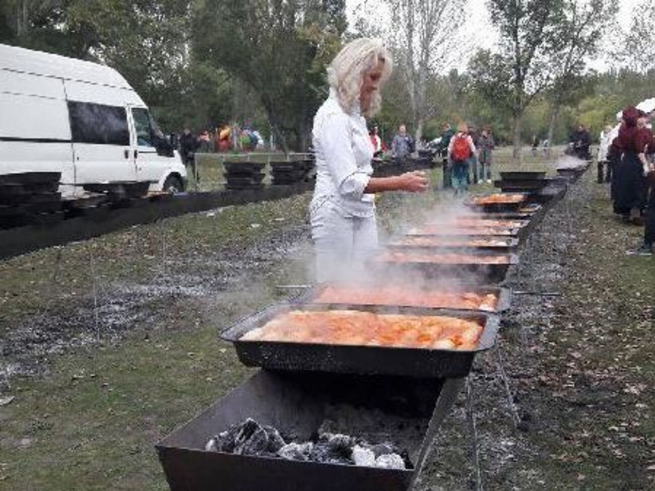 Блюдо готовило 18 человек