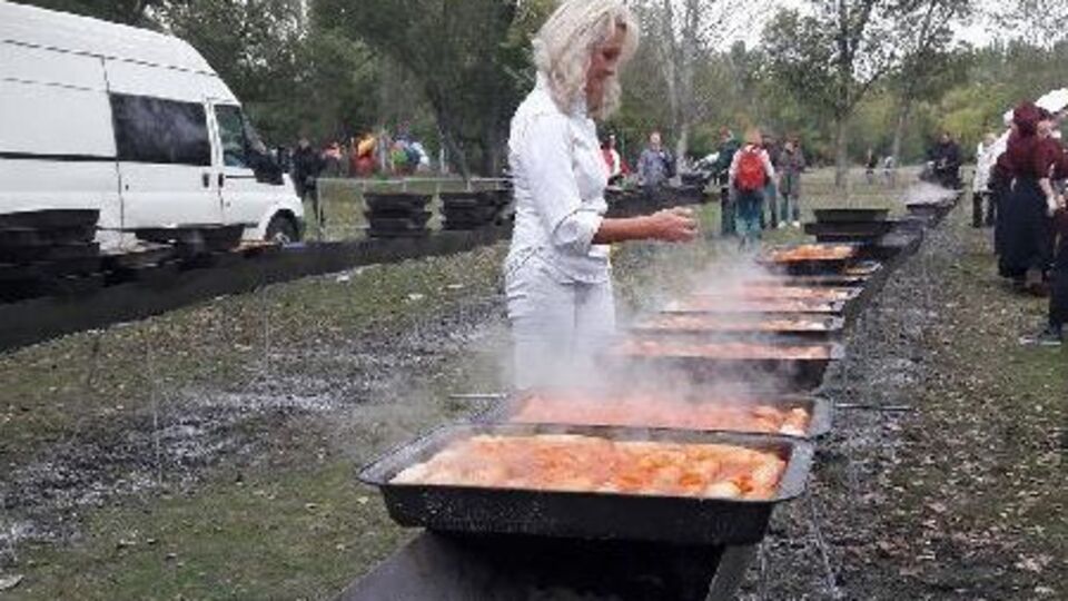 Блюдо готовило 18 человек