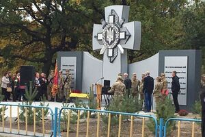 Відкриття пам'ятника все ж відбулося