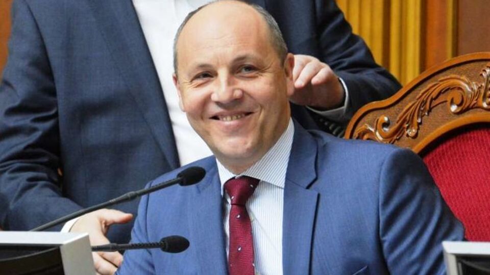 Парубія звинуватили в передчасному підписанні документа