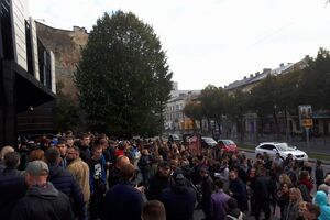 Мероприятие было отменено после длительных протестов и неудачных переговоров артиста и музыкантов с организаторами протеста