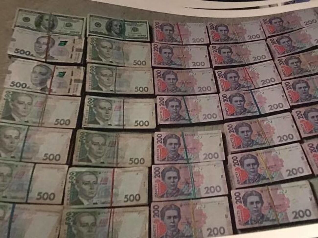 Під час збору грошей для керівництва було затримано працівника митниці