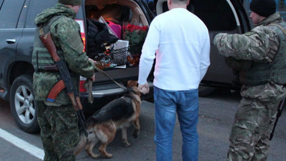 Правоохоронці виявили ймовірних бойовиків під час перевірок на блокпостах