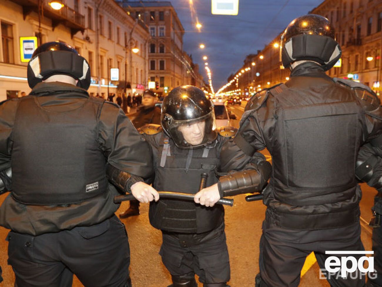 Правоохранители вытеснили участников акции протеста с Манежной площади
