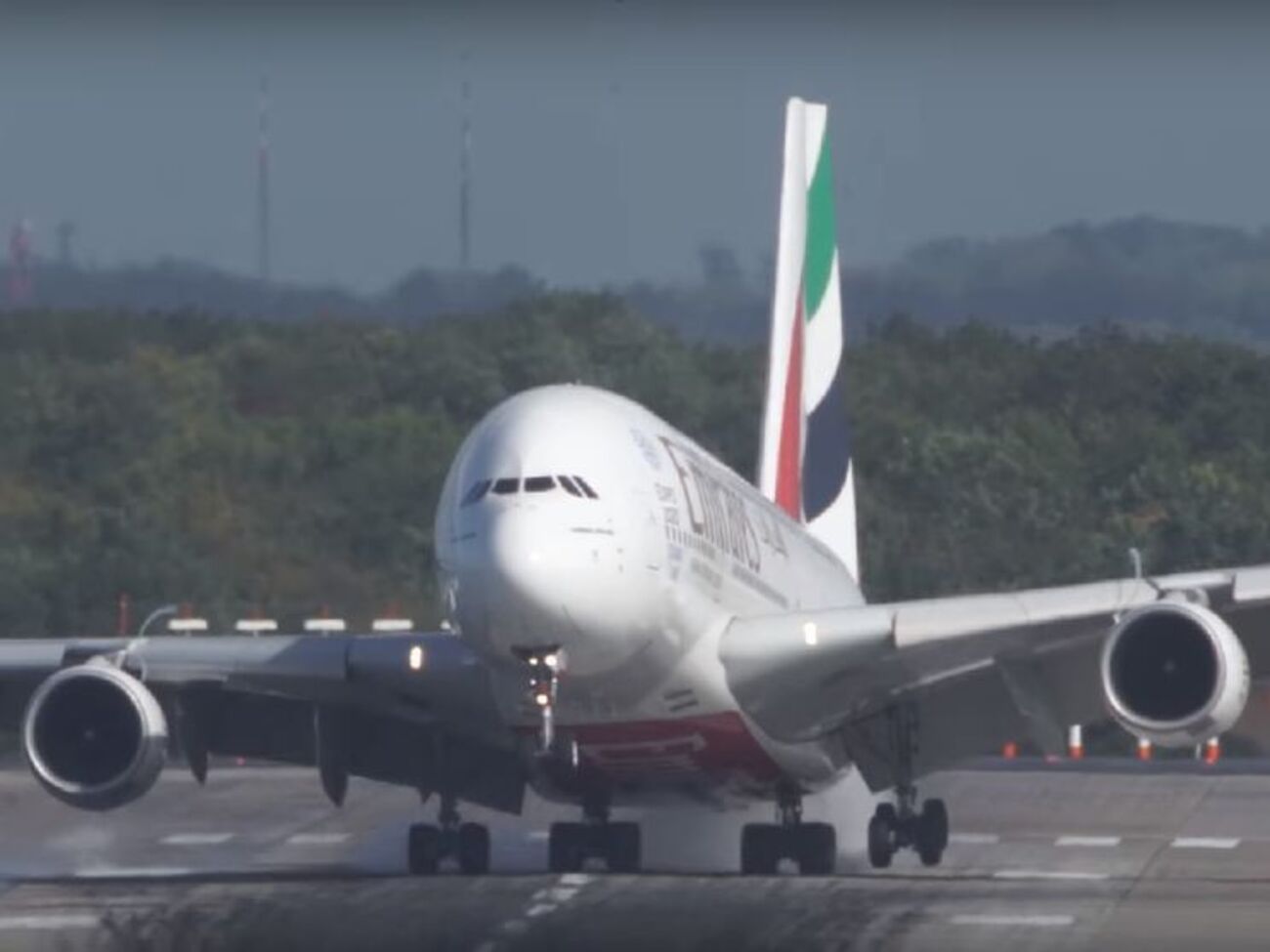 Під час приземлення дув сильний вітер