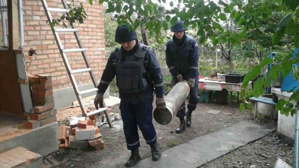 В ГСЧС отметили, что продолжают выполнять заявки населения по выявлению боеприпасов