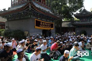 Чиновники в Синьцзяне предупредили мечети, что мусульманские семьи должны передать предметы культа властям