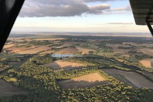 Самолет упал вскоре после взлета и загорелся при столкновении с землей