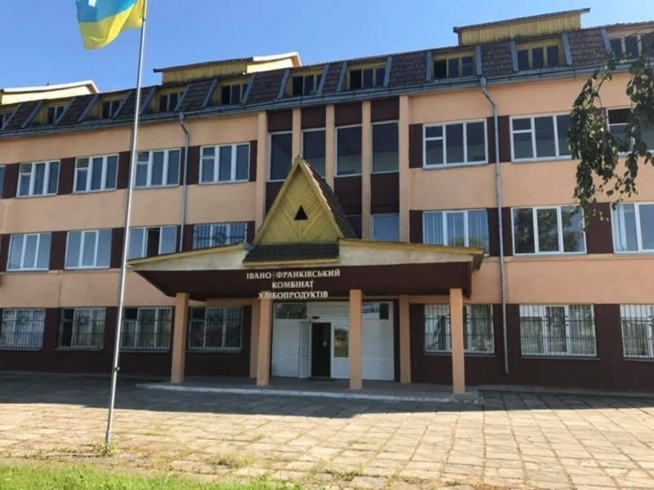 На територію підприємства для перевірки не допускають також представників інших компаній (зокрема приватних), які зберігають там зерно, заявляють в Аграрному фонді