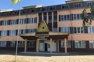 На территорию предприятия для проверки не допускаются также представители других компаний (в частности, частных), которые хранят там зерно, заявляют в Аграрном фонде