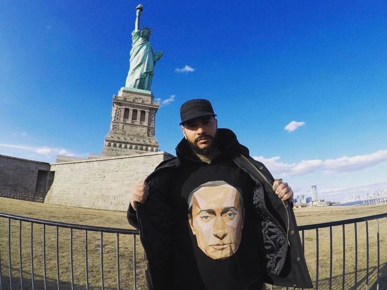 Тимати приготовил "президентский" бургер