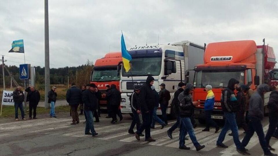 Шахтарі перекрили дорогу в районі населеного пункту Старовойтове на Волині