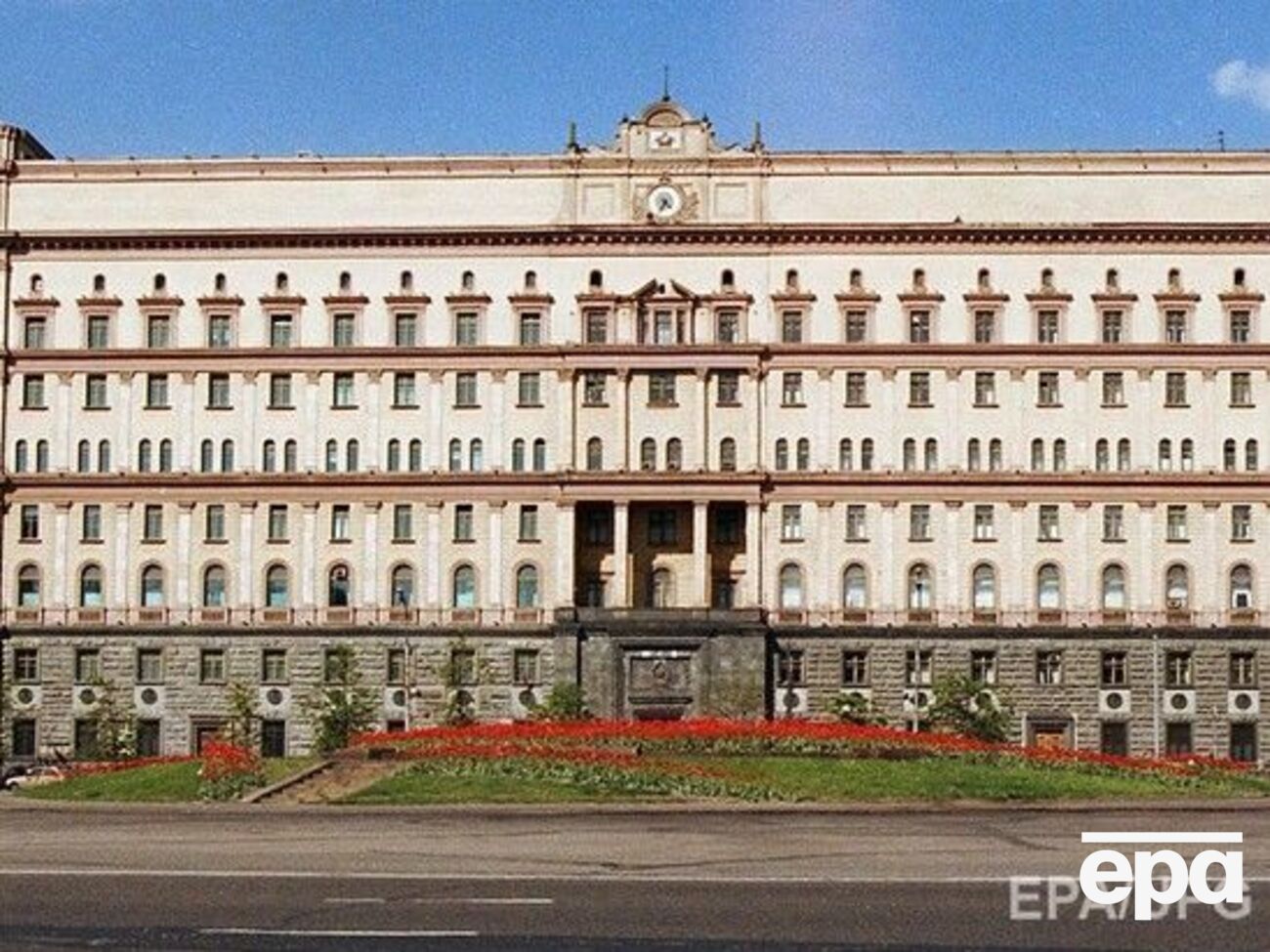 Літній чоловік не пояснив, чому вирішив облити фарбою будівлю ФСБ