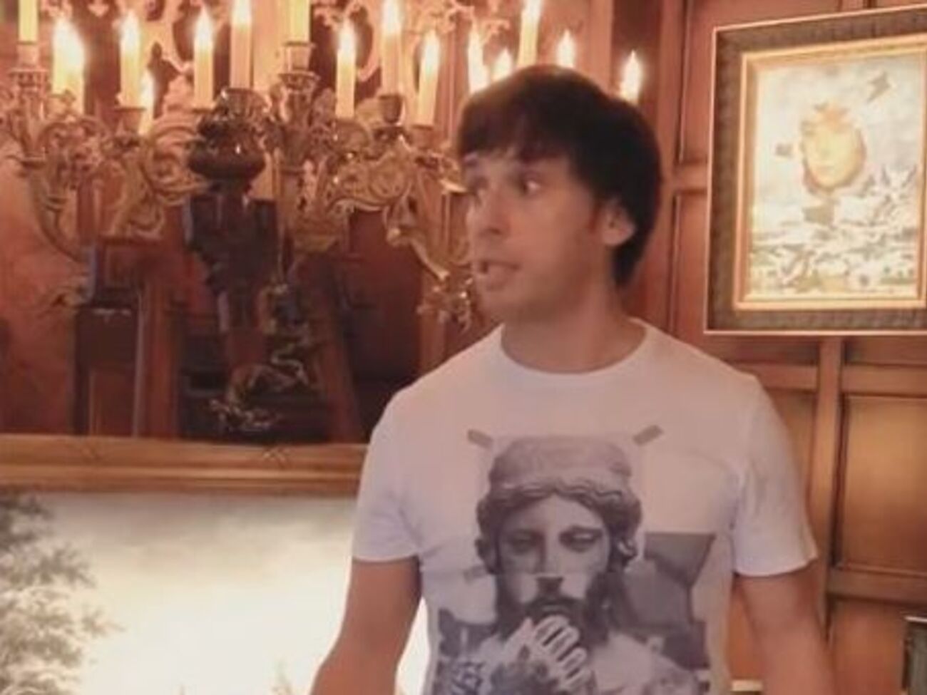 Галкин:&nbsp;Собрались тут журналисты вокруг Панина толпой. Как прощупал пародиста, что он тоже голубой?&nbsp;