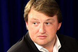 Це ж ганьба. Захищати свого сина за допомогою поліції, яка має в цей час виконувати свій обов'язок