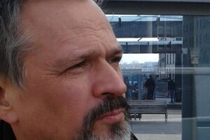 Скульптор створив у Москві не Стіну скорботи, а пам'ятник черзі по ковбасу