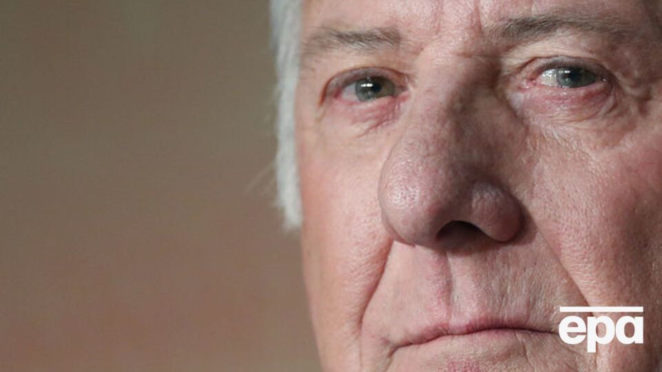 За словами Хантер, Гоффман намагався до неї чіплятися