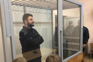 Спочатку Аваков був за склом