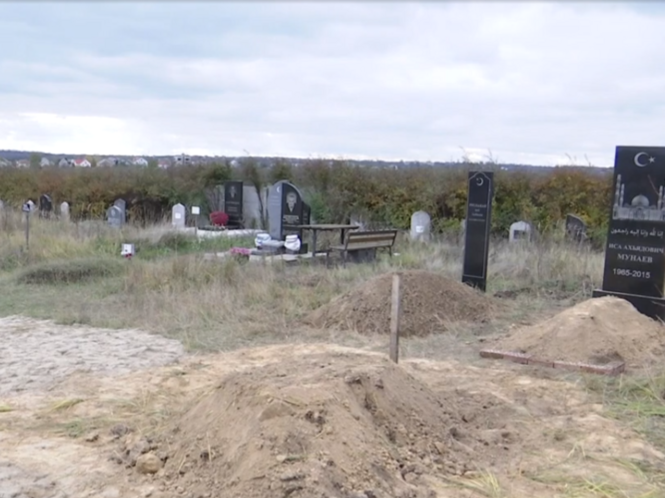 На могилі зараз немає навіть таблички з ім'ям Окуєвої